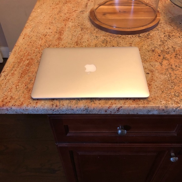 MacBook Air 13inch - Picture 1 of 4